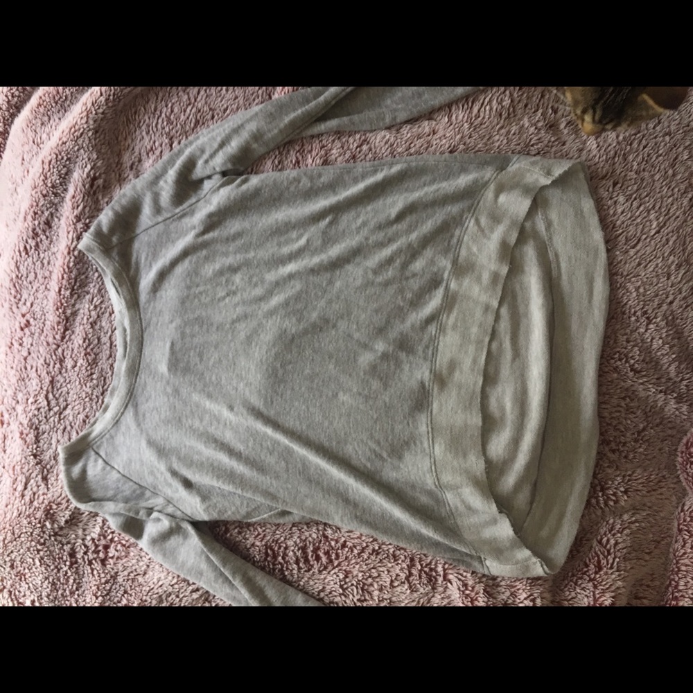 Gray long sleeve shirt
